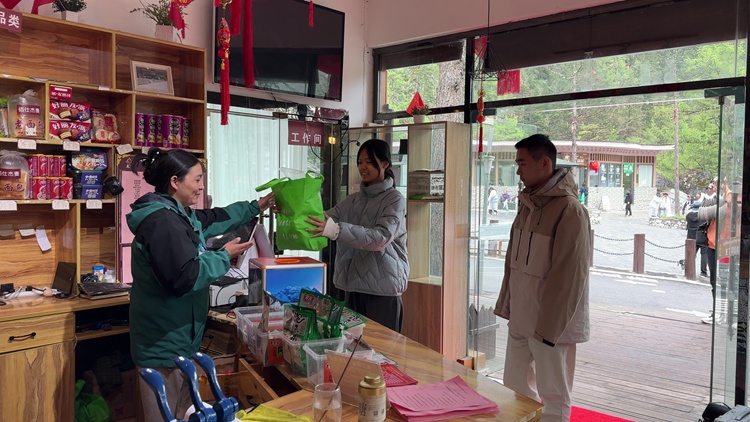 �Ĵ�����W(xu��)Ժ��ʰ�ꡱ�F(tu��n)��s���ǣ���Gˮ������ ����ɽ���h(hu��n)��