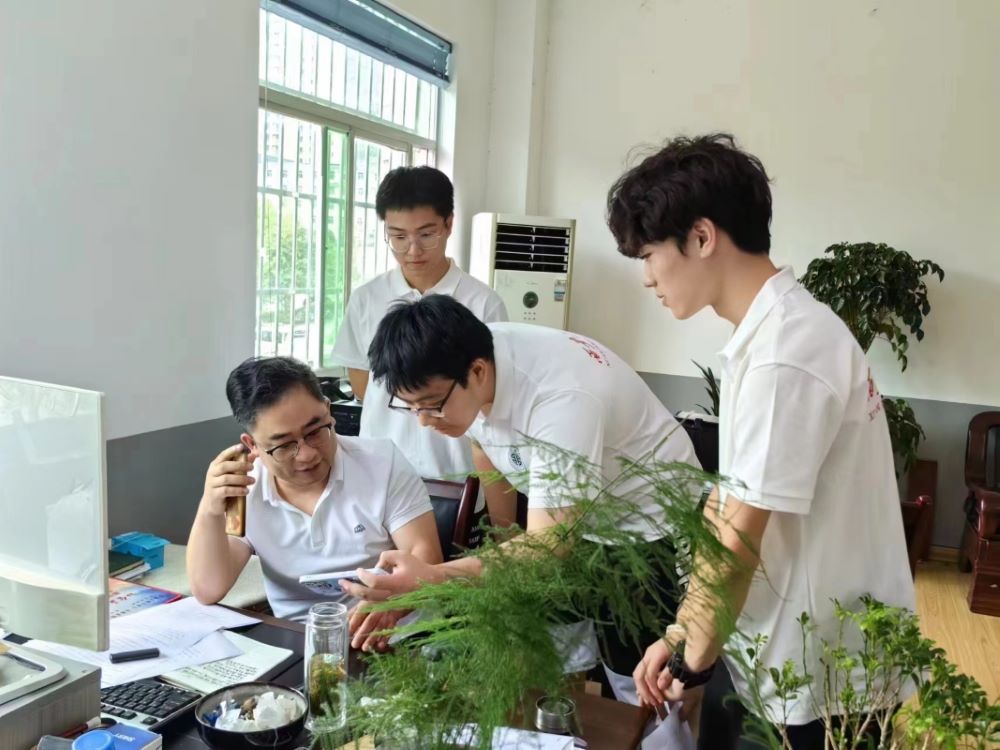 Ů�z��ˇ֮�� �����������̴�W(xu��)����������������z�Ļ����V���d��ƪ���������(hu��)��(sh��)�`�F(tu��n)