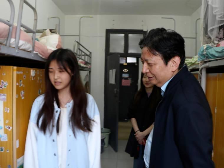 �P(gu��n)���댋����ů���f ��������������W(xu��)У�I(l��ng)��(d��o)�����ČW(xu��)Ժ�W(xu��)���������L����