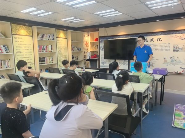 �C�׽��h�LͯȤ���Ƽ���ҫ��⡪��̩�݌WԺ�����ƌW�WԺ�ϳ��Ͻֵ�������^�_չ�C���˸���ɫ�n��