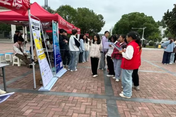 ����ؔ����W����ʮ���ÌW���W�g���L��չʾ��ӈA�M�Y��