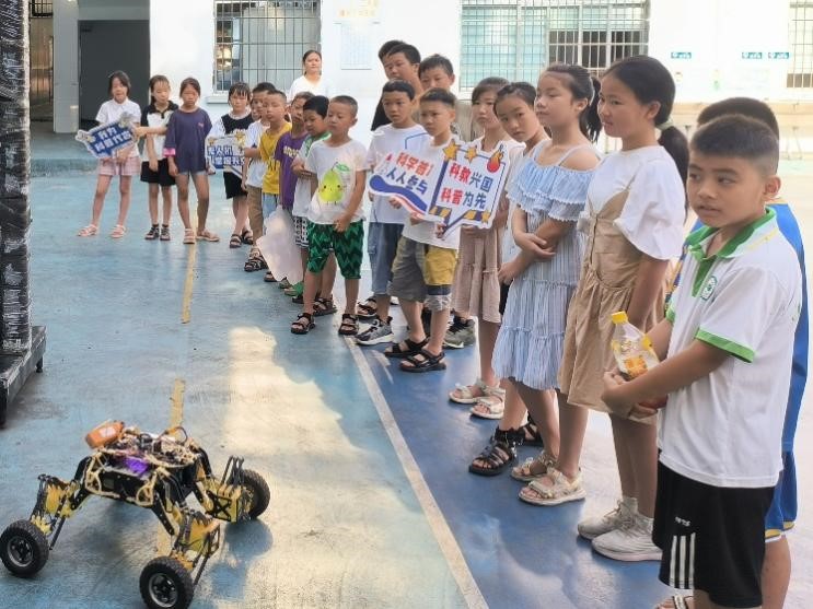 ���״�W�����l���Ƽ��c�����R�w���ഺͬ�^��һɫ