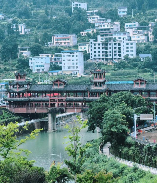 ����WԺ�W(xu��)�������l(xi��ng)���������d���e���У������������֮��