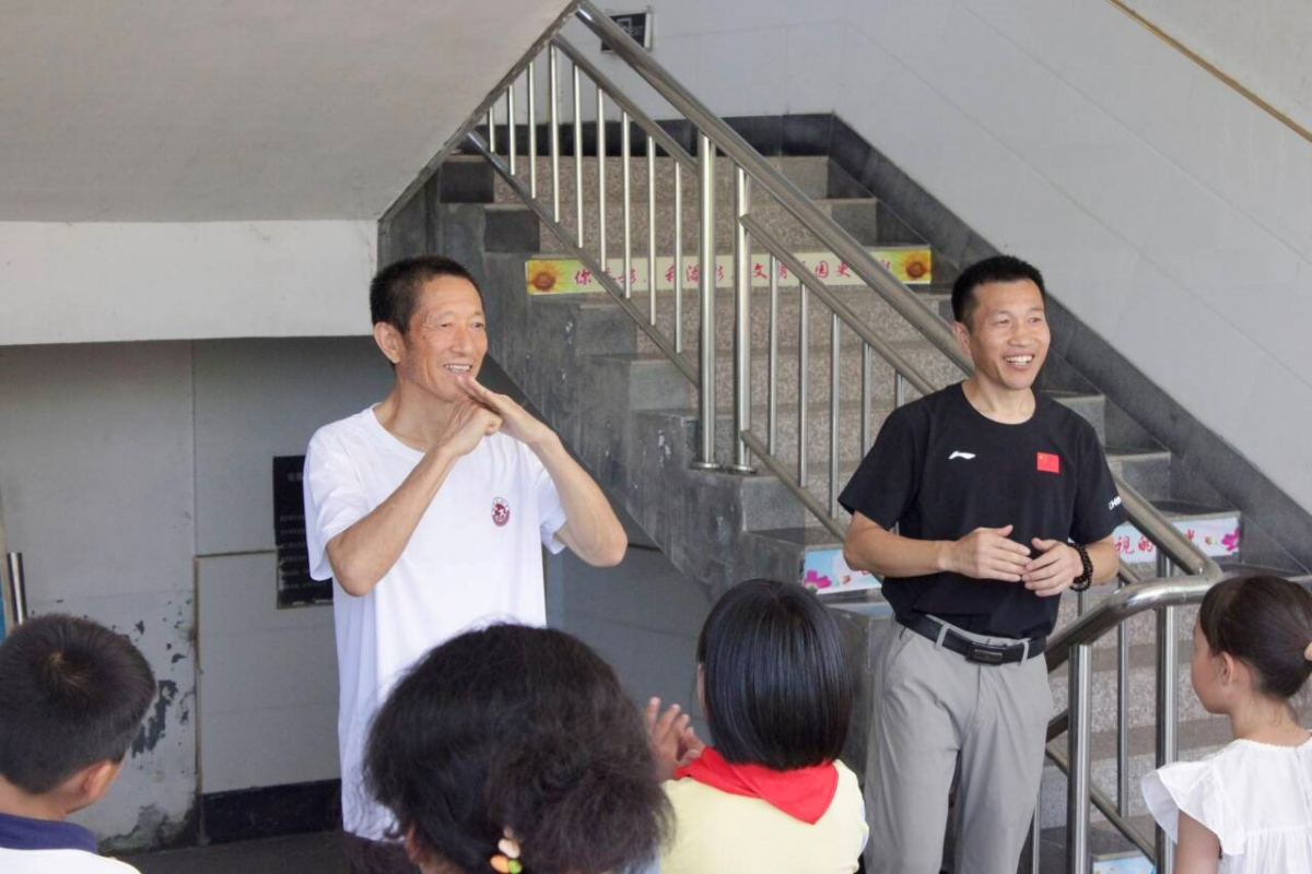 �����zн����У�@���ഺ�������l(xi��ng)�С� �����Ϸʴ�W(xu��)�Z(y��)��