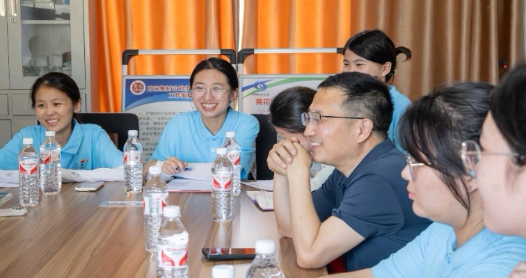 �Ӻ���W�̌WԺ���`�F�������h���Ͼ��Ќ��`