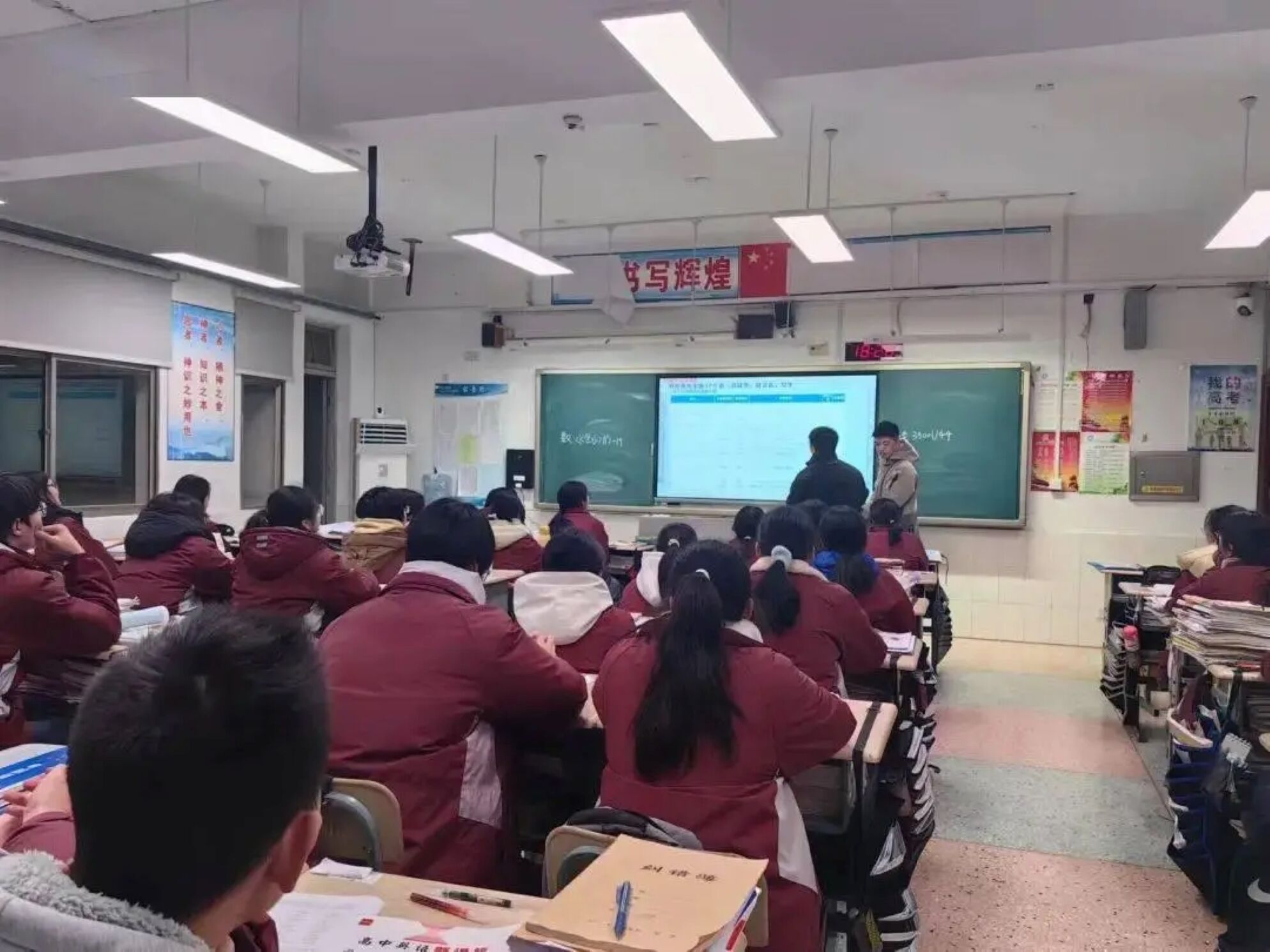 �Ӻ���W��ԴȪ���̡����M���S���У���ˮ���ˣ����L�ഺ�{�D