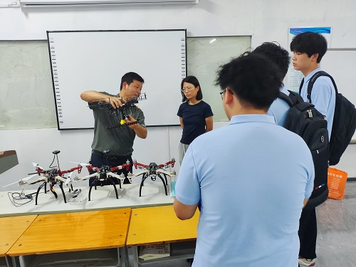 �۽��Ϳս�(j��ng)��(j��) �����l(xi��ng)�����d--���𹤌W(xu��)Ժ��(j��ng)��(j��)�c����W(xu��)Ժ��İ���팍(sh��)�`�(du��)�o(j��)��(sh��)���ߣ�