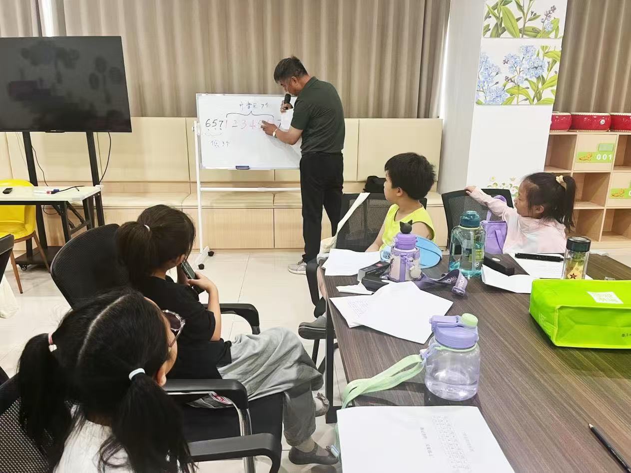 ��퍳����ɣ�ͯ����⡪�������й������з���(w��)�c(di��n)���_չ�������n����ɫ�n��