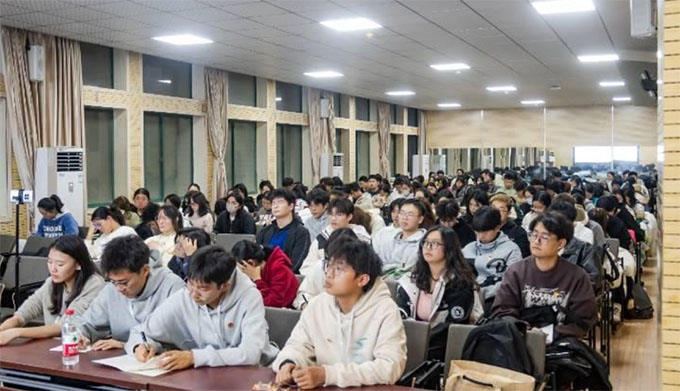 �����c����WԺ�ɹ��e�еڶ�ʮһ�ڈF�n��Ӗ