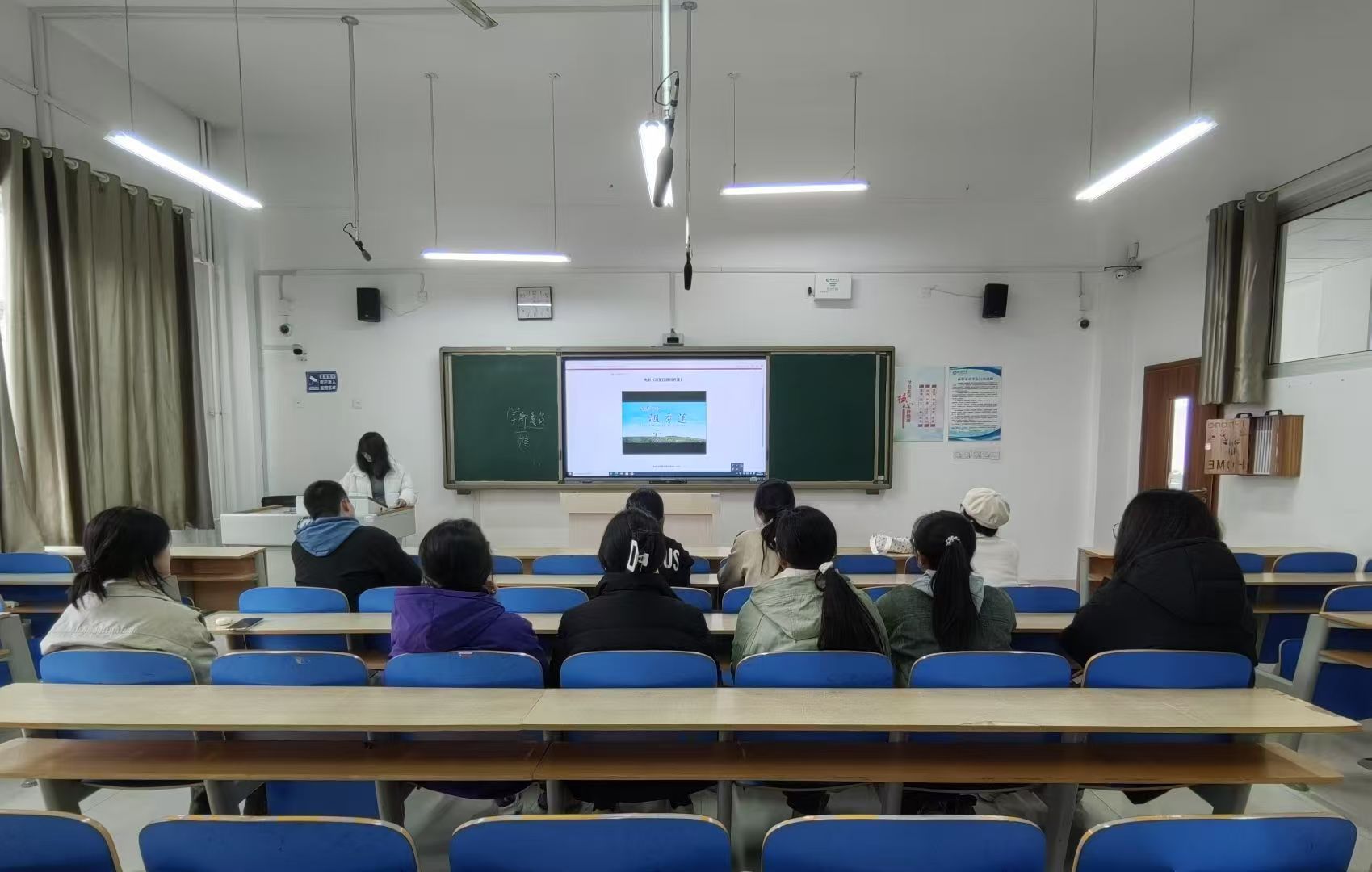 �ĳǴ�W����־Ը����(w��)�F�e�k���tɫ��Ӱ���q�o�ۡ����}�zӰչ