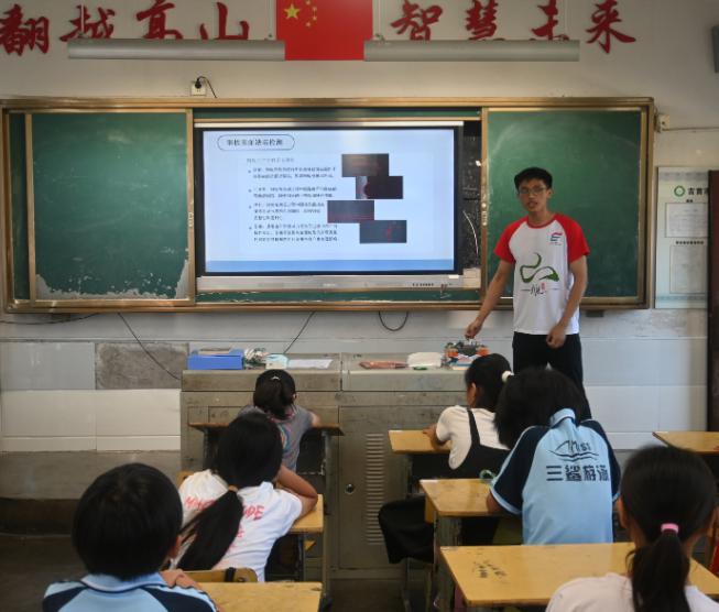 ���Ƽ���(r��n)�硱���Є�(d��ng)�����״�W(xu��)AI�����n�����M(j��n)����ɽ�^(q��)