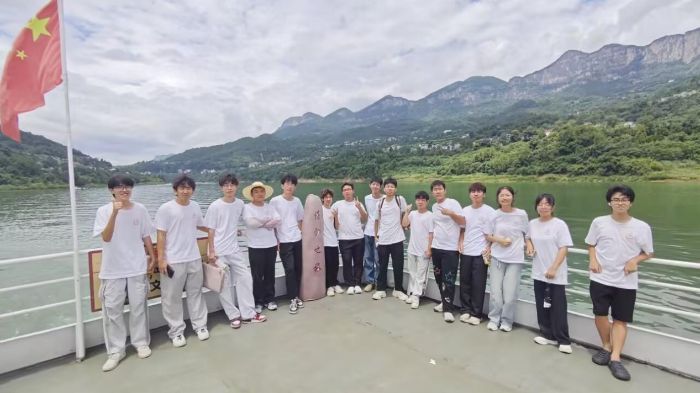 ��������W(xu��)Ժ�Ǆ�(chu��ng)���h�tɫ�����T����־Ը����(w��)�F���彭ʢ���cˮ��Ҏ(gu��)���p�(q��)���x�ܴ�䈺��������ƪ