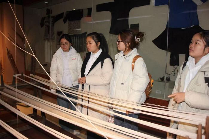 �\퍶��l(xi��ng)�����} �ഺ���`�����С����V��������W(xu��)�W(xu��)�Ӹ������_չ�����Ļ��{(di��o)��