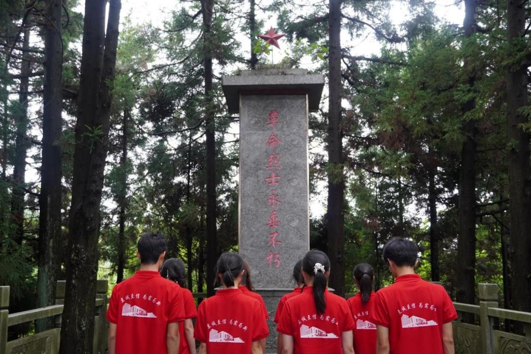 հ������Ӣ�� ���мtɫ����