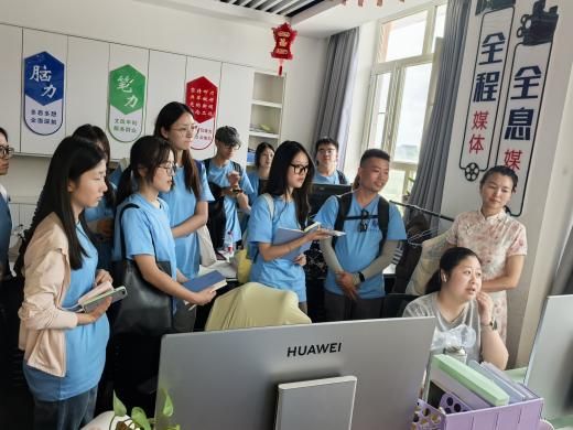 ������ڳ����}����(sh��)�`����ͬ�Ę�