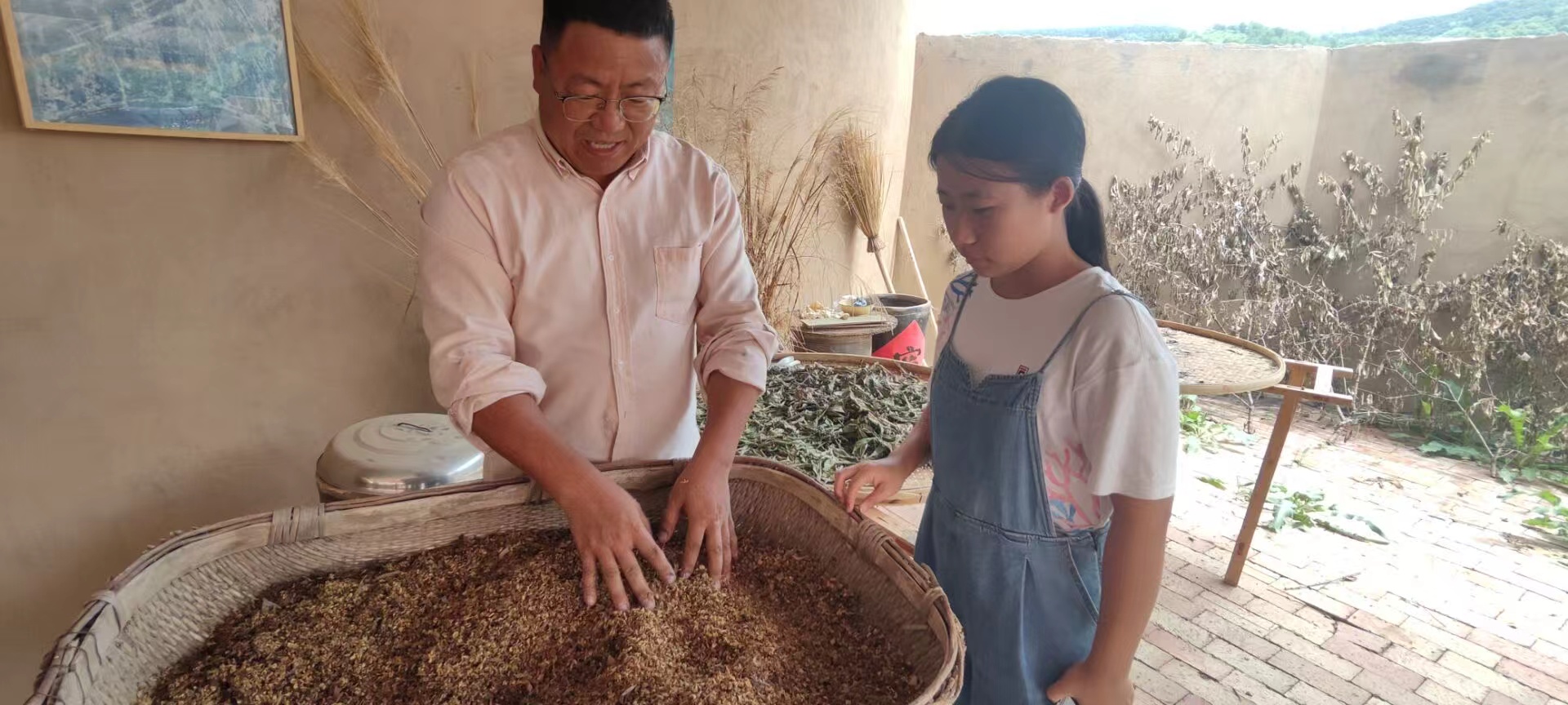 ���r�Y�h�W��̽�L������ֲ��Ⱦ��������Ȼɫ�����|���Gɫ�lչ�}��