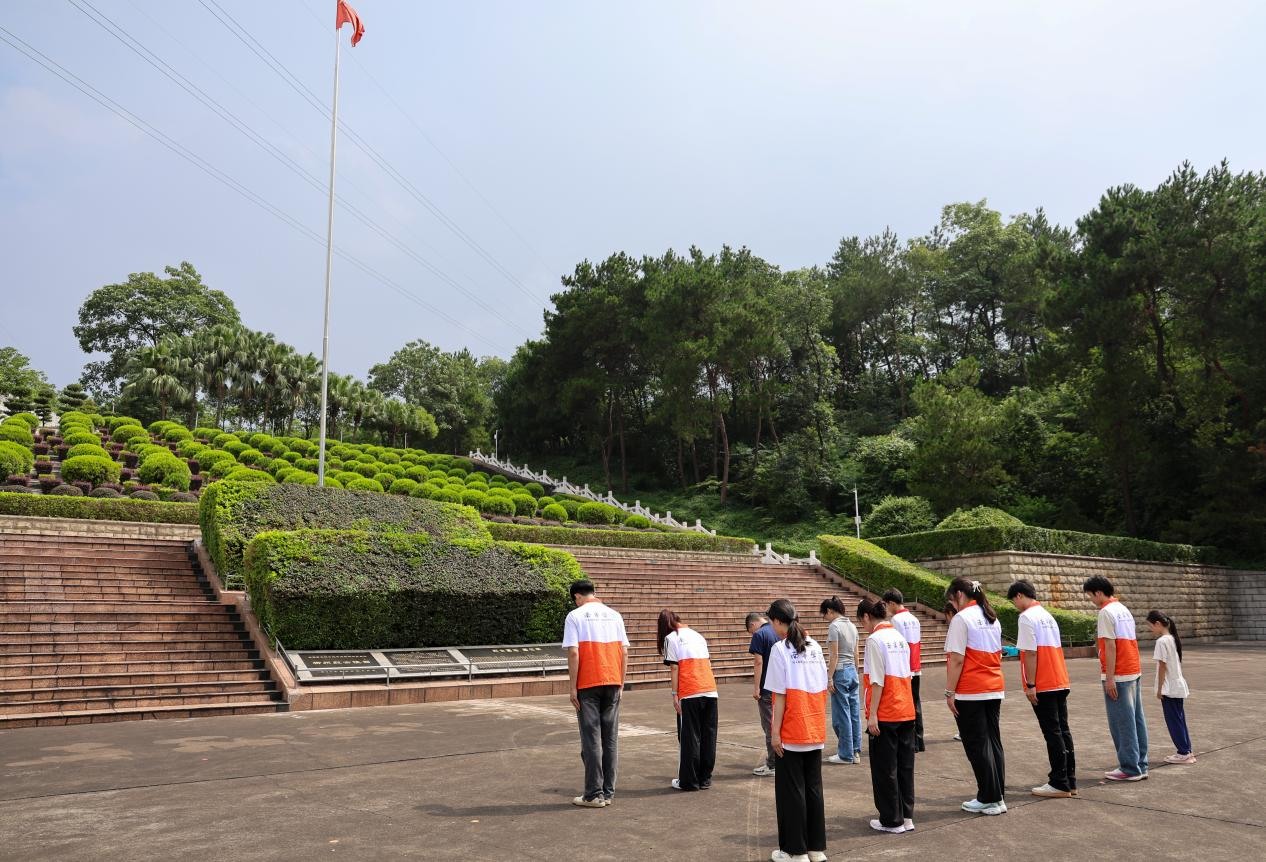 �ό��W(xu��)Ժ�����¡�н���������`�F��������ʿ��@�_չ�tɫ�ЌW(xu��)���