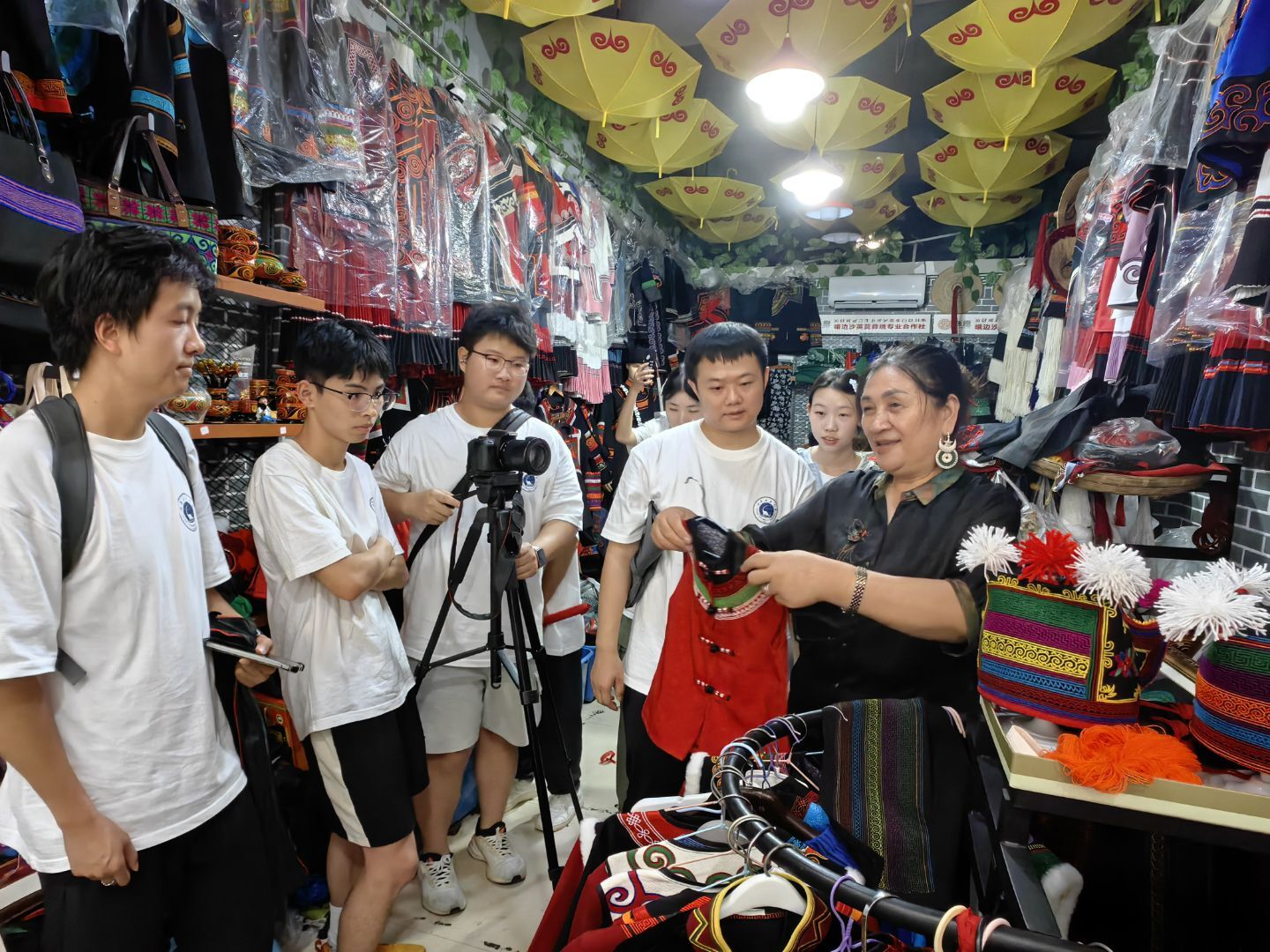 �ɶ�������W�W��̽��С��ɽ���C�Ļ��}퍡������ഺ֮�������z����